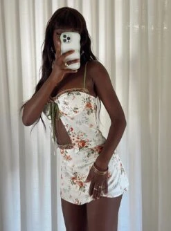 Ringa Rosey Top Multi 11 Ringa Rosey Top Multi -Chic Clothing Shop 5 modelinfo Cynthia us4 147a6dd0 3240 4deb ad2b 67a27b415b0e