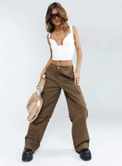 Princess Polly Fallout Mid Rise Cargo Pants Brown 11 Princess Polly Fallout Mid Rise Cargo Pants Brown -Chic Clothing Shop 5 modelinfo Elise us2 42b66370 32e6 4e51 b415 b316ac7953ba