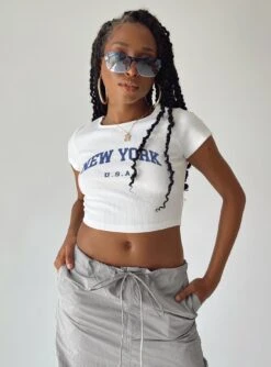 New York Baby Tee White 11 New York Baby Tee White -Chic Clothing Shop 5 modelinfo Idania us2 68b10f1f b332 44fe 8d1c b7613d345ec7