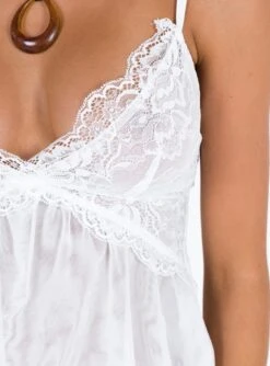 Tinker Dream Lace Top White -Chic Clothing Shop 5 modelinfo Mirte us2 2deb483c 6b7b 4f1b 843d ee7e091c016d