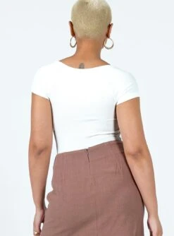 Princess Polly Langley Bodysuit White -Chic Clothing Shop 5 modelinfo Sarah us4 e3e78563 54a7 4f27 b5e5 0b8f9d631419