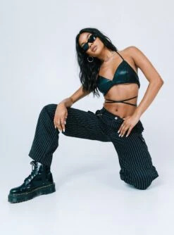 Princess Polly Boyd Pinstripe Cargo Pants Black 11 Princess Polly Boyd Pinstripe Cargo Pants Black -Chic Clothing Shop 5 modelinfo Yarelis us2 aa5ef125 18e3 4346 a00b 88d880db52e6