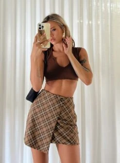 Princess Polly Davenport Mini Skirt Brown 12 Princess Polly Davenport Mini Skirt Brown -Chic Clothing Shop 5 modelinfo cathlin us2 b2140319 1d1a 48d8 8ad7 7fb85952c2cf