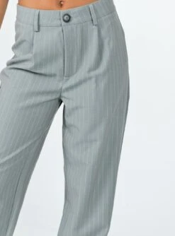 Princess Polly Titius Pant Grey Pinstripe -Chic Clothing Shop 5 modelinfo cindy us2 f1cb2151 e075 42a3 b377 5f533c213495