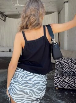 Ashby Top Black -Chic Clothing Shop 5 modelinfo elise us2