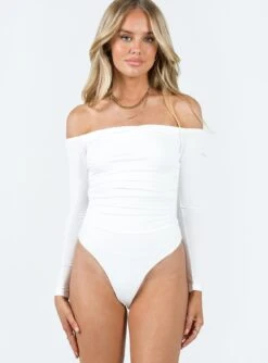 Sivero Bodysuit White -Chic Clothing Shop 5 modelinfo elly us2 ff499ab6 bee0 467c 8a27 0a6edc18e32e