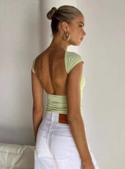 Rosalinda Top Green 9 Rosalinda Top Green -Chic Clothing Shop 5 modelinfo kiana us2 85412cdb 0ea7 4cf5 a9bb 184411398839