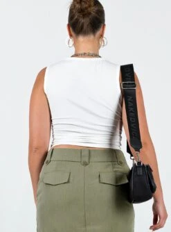 Princess Polly Aspects Flower Tank White -Chic Clothing Shop 5 modelinfo mikayla us8 f68b1f49 cfda 4e62 80ce 3a92adc59b5f