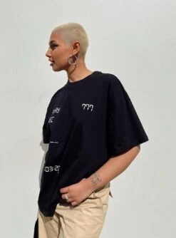 Recording Oversize Tee Black 15 Recording Oversize Tee Black -Chic Clothing Shop 6 modelinfo Sarah us4 557c9700 9eaf 47e6 be72 6348c7204b4b