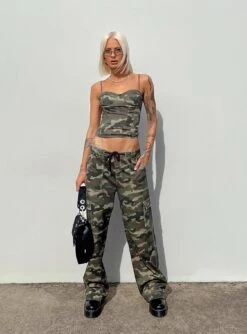 Princess Polly Sight Unseen Camo Cargo 11 Princess Polly Sight Unseen Camo Cargo -Chic Clothing Shop 6 modelinfo emma leigh us4