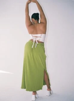 Mira Maxi Skirt Green Curve -Chic Clothing Shop 6 modelinfo zarria us14 3567cbac f0fb 4144 9f68 bd028bdfc43b